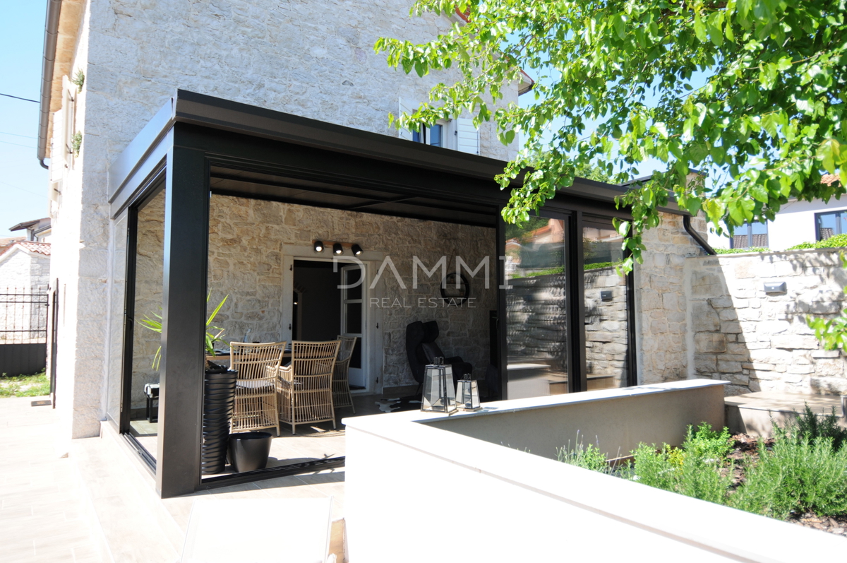 ISTRA, VIŠNJAN - KAMNITA ISTRSKA HIŠA S BAZENOM