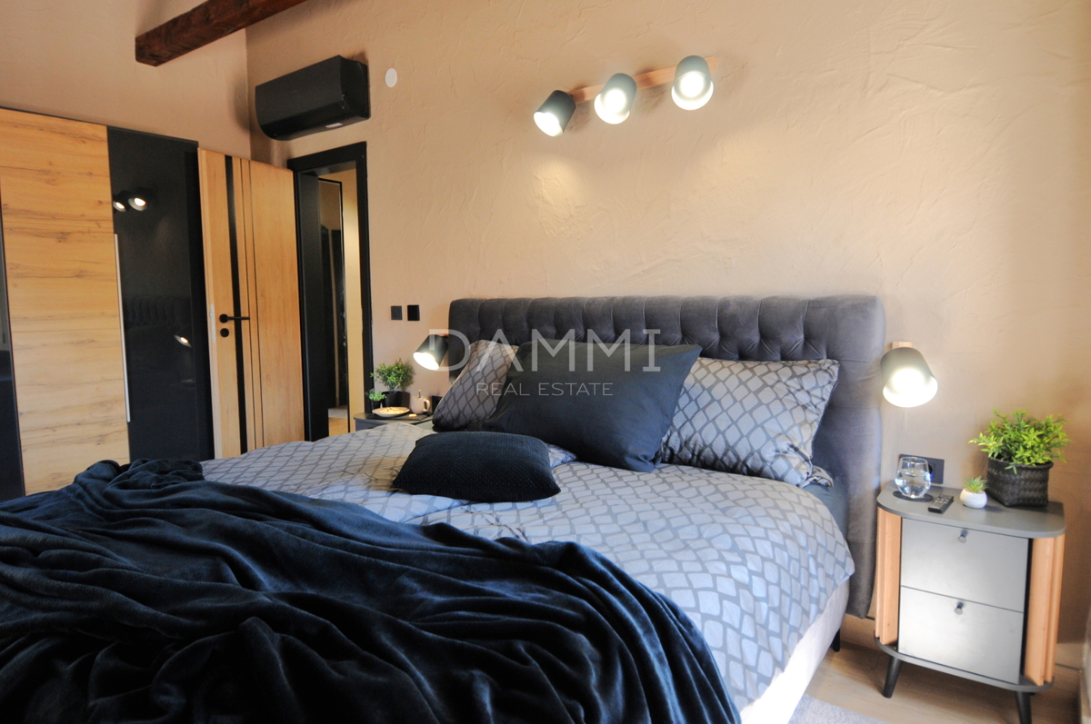 ISTRA, VIŠNJAN - KAMNITA ISTRSKA HIŠA S BAZENOM