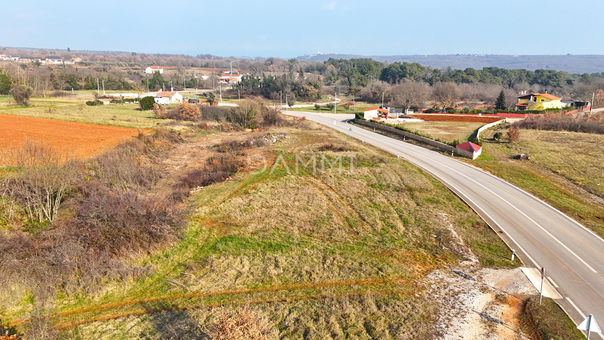 ISTRA, MARČANA - Odlična zazidljiva parcela 966 m2