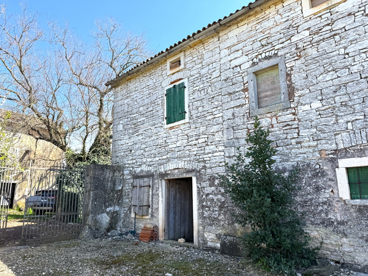 ISTRA, ŽMINJ - Tradicionalna kamnita hiša s parcelo 700 m2