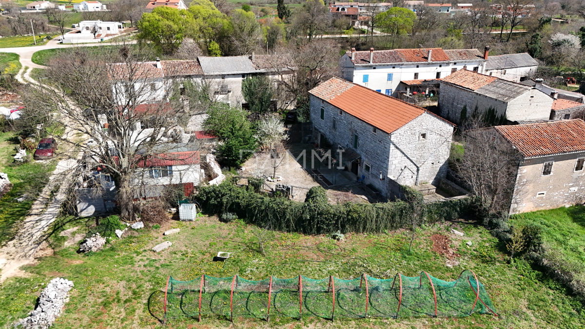 ISTRA, ŽMINJ - Tradicionalna kamnita hiša s parcelo 700 m2