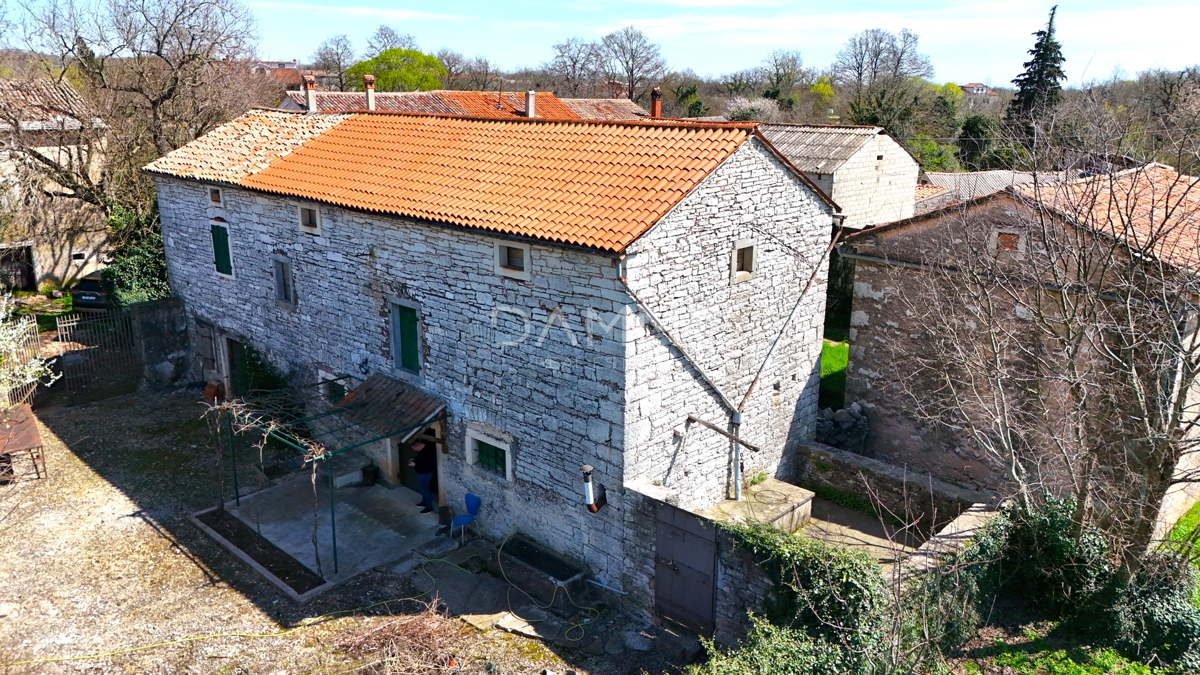 ISTRA, ŽMINJ - Tradicionalna kamnita hiša s parcelo 700 m2