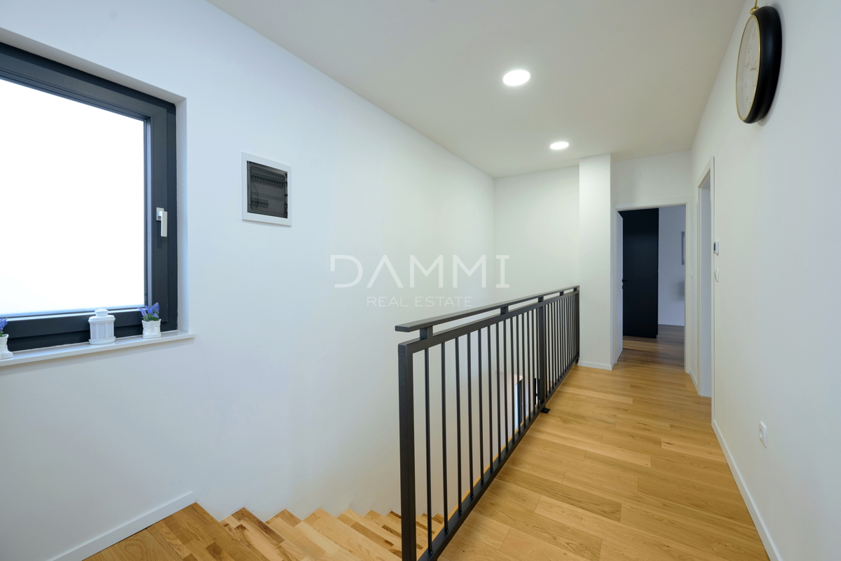 Istra, Rakalj - moderna vila z bazenom, pogled na morje