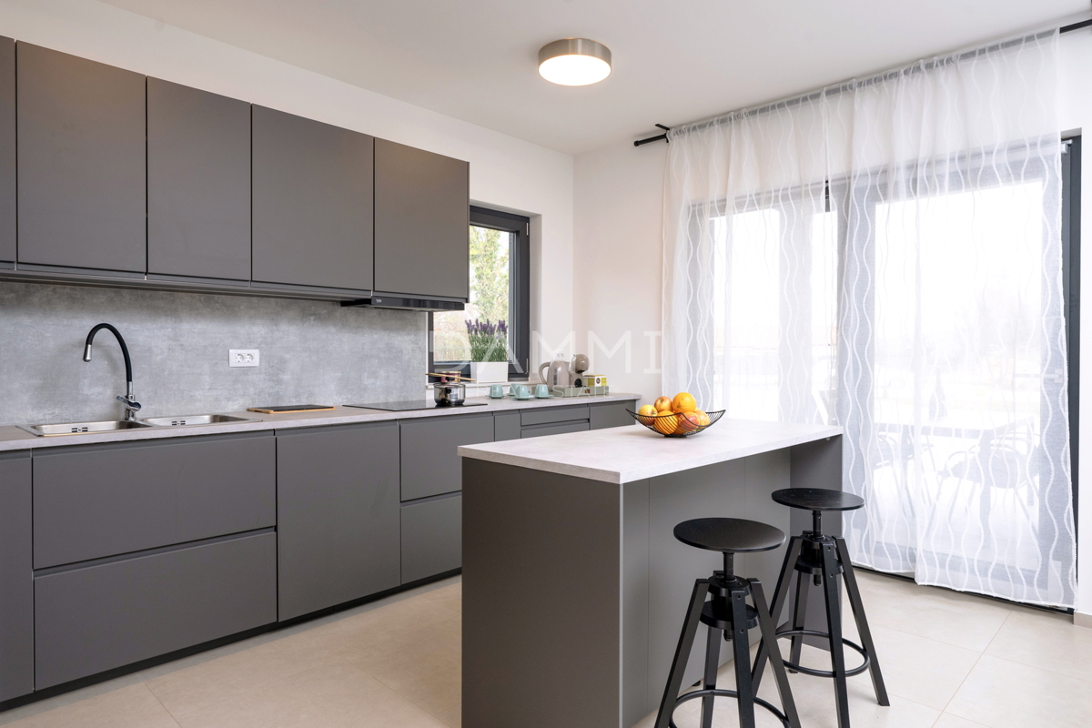 Istra, Rakalj - moderna vila z bazenom, pogled na morje