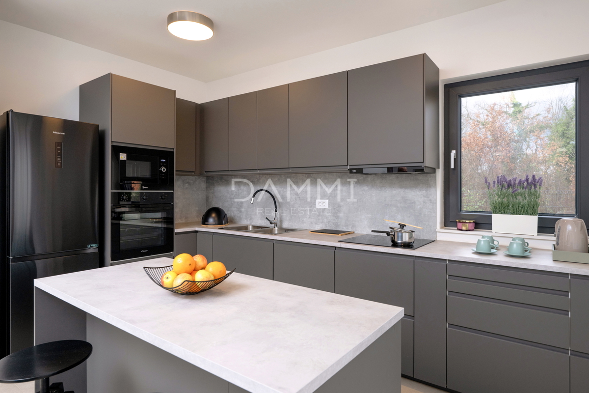 Istra, Rakalj - moderna vila z bazenom, pogled na morje