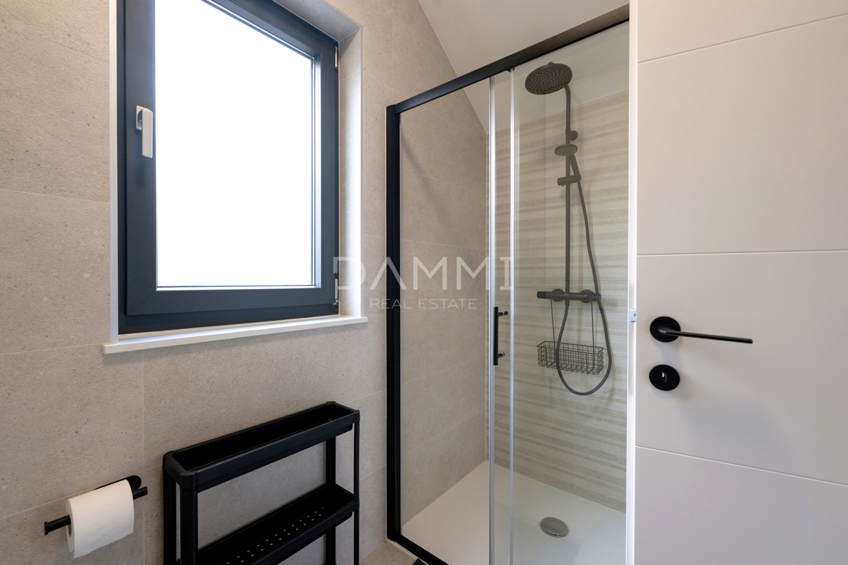 Istra, Rakalj - moderna vila z bazenom, pogled na morje