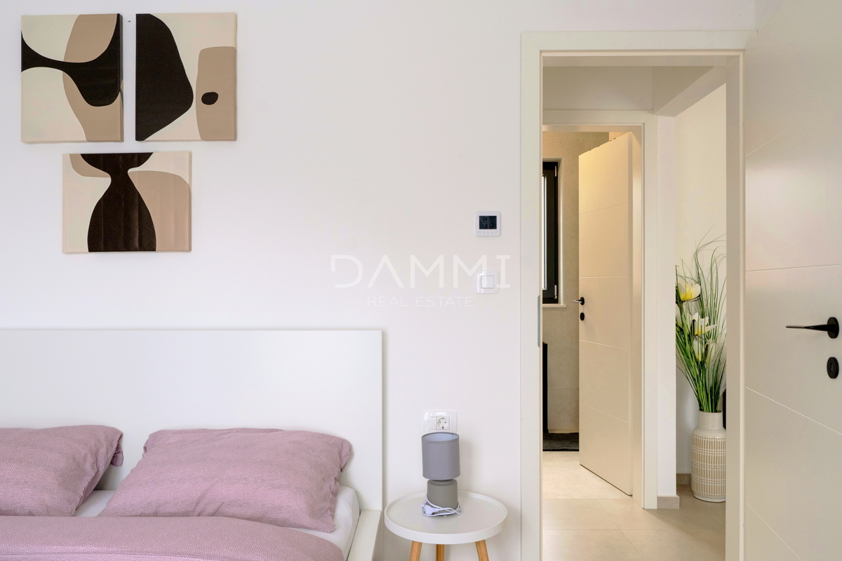 Istra, Rakalj - moderna vila z bazenom, pogled na morje