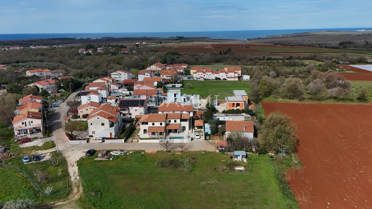 ISTRA, POREČ - Gradbeno zemljišče na mirni lokaciji v bližini morja