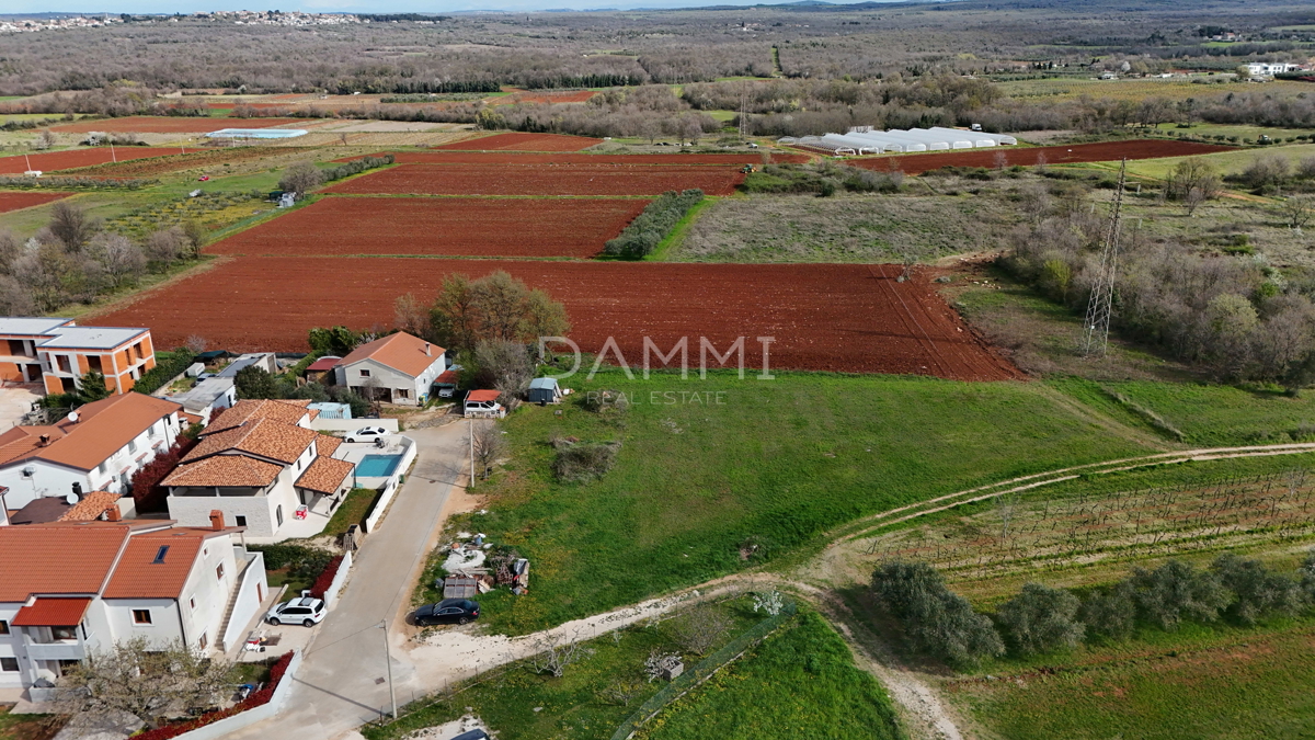 ISTRA, POREČ - Gradbeno zemljišče na mirni lokaciji v bližini morja