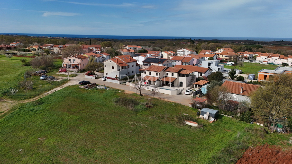 ISTRA, POREČ - Gradbeno zemljišče na mirni lokaciji v bližini morja