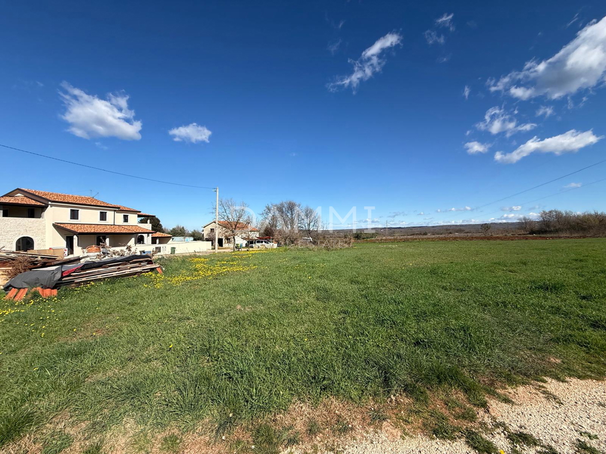ISTRA, POREČ - Gradbeno zemljišče na mirni lokaciji v bližini morja