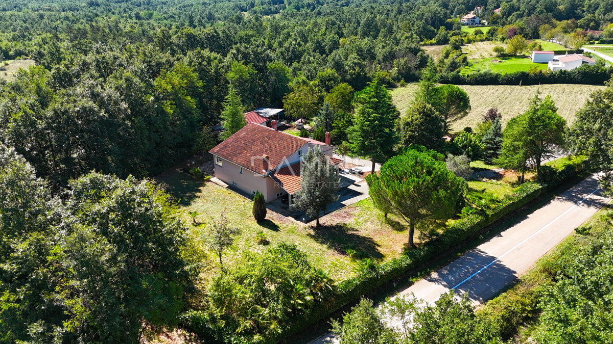 ISTRA, ŽMINJ - Družinska hiša za vse ljubitelje zelenja v okolici Žminja
