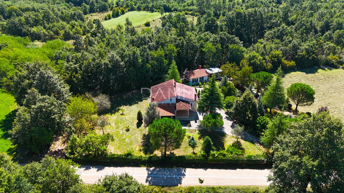 ISTRA, ŽMINJ - Družinska hiša za vse ljubitelje zelenja v okolici Žminja