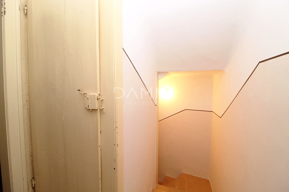 Bale, Istra - hiša s poslovnim prostorom, odlična lokacija v centru Bala