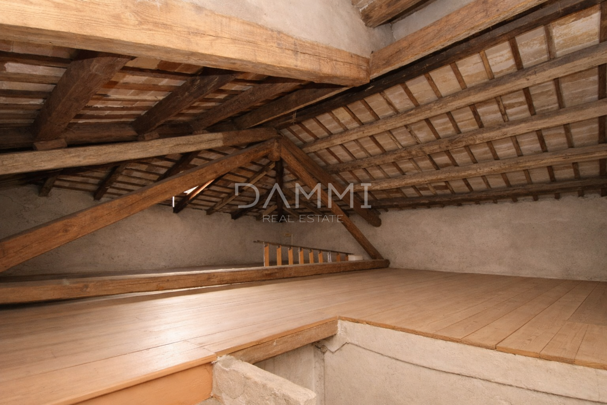 Bale, Istra - hiša s poslovnim prostorom, odlična lokacija v centru Bala