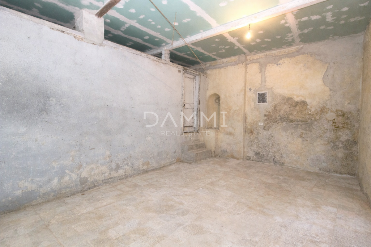 Bale, Istra - hiša s poslovnim prostorom, odlična lokacija v centru Bala