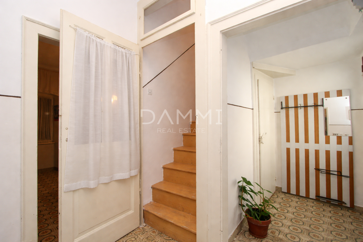 Bale, Istra - hiša s poslovnim prostorom, odlična lokacija v centru Bala