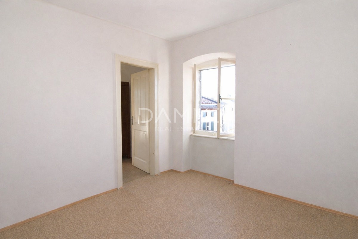 Bale, Istra - hiša s poslovnim prostorom, odlična lokacija v centru Bala