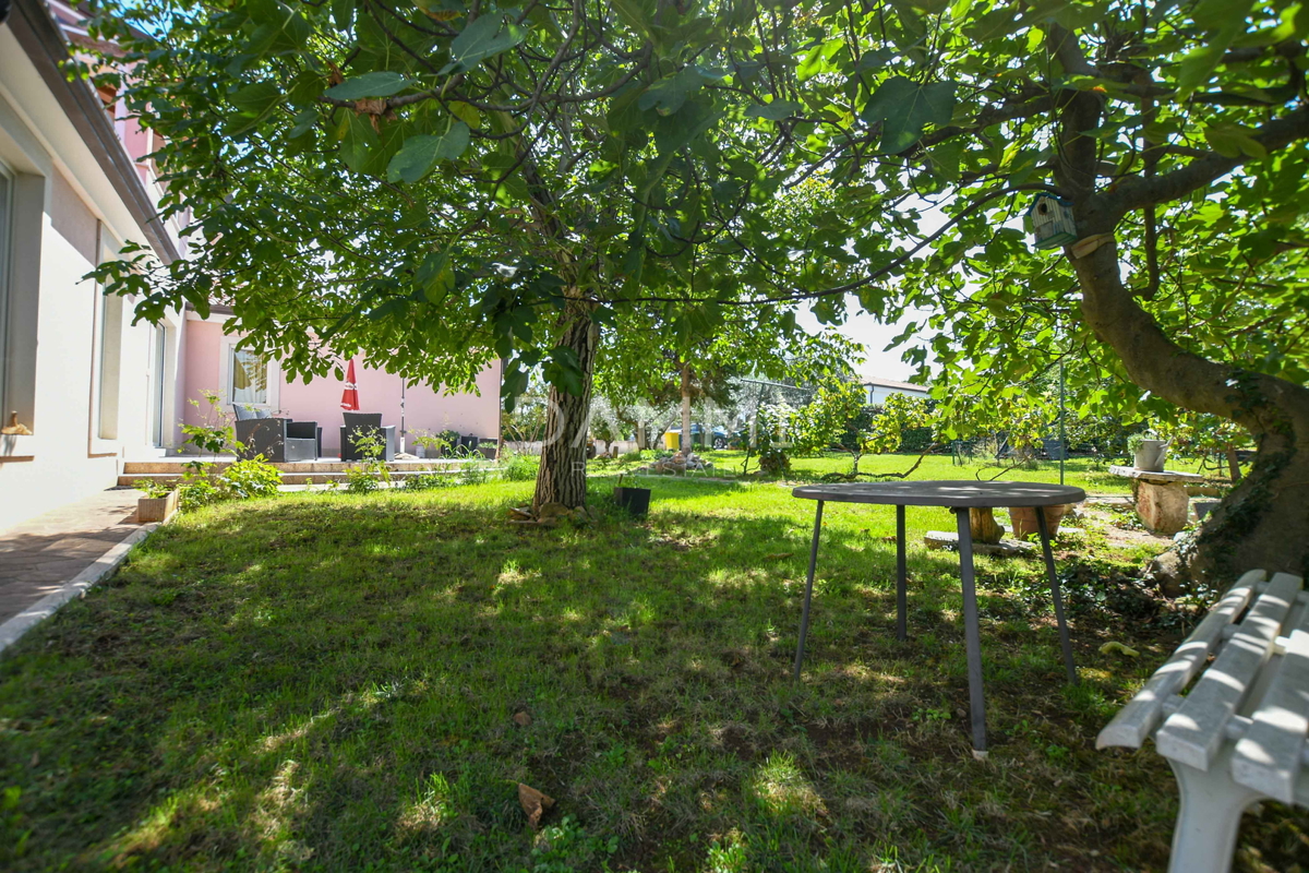 ISTRA, UMAG - Samostojna hiša z velikim dvoriščem