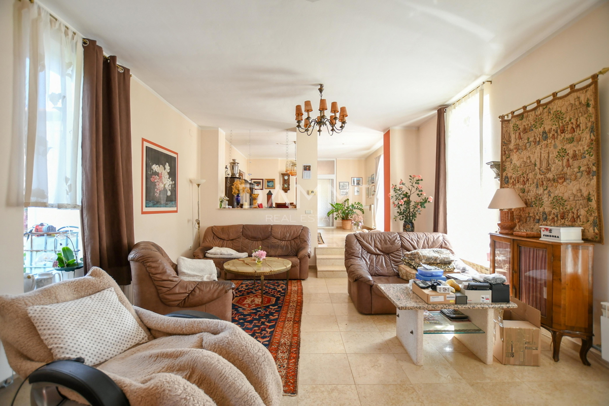 ISTRA, UMAG - Samostojna hiša z velikim dvoriščem