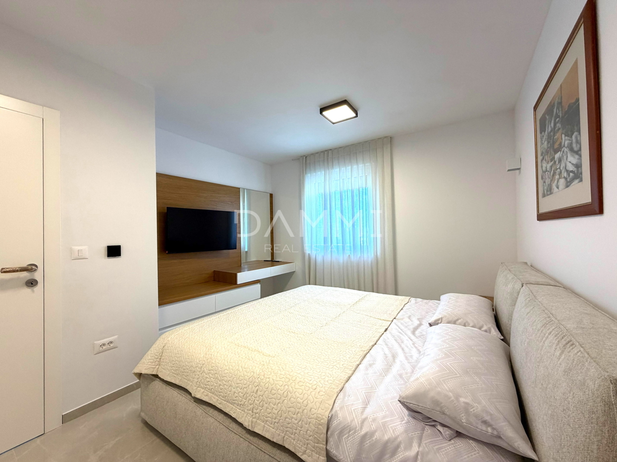 ISTRA, POREČ - POPOLNOMA UREJENO DVOSOBNO STANOVANJE V BLIŽINI MORJA