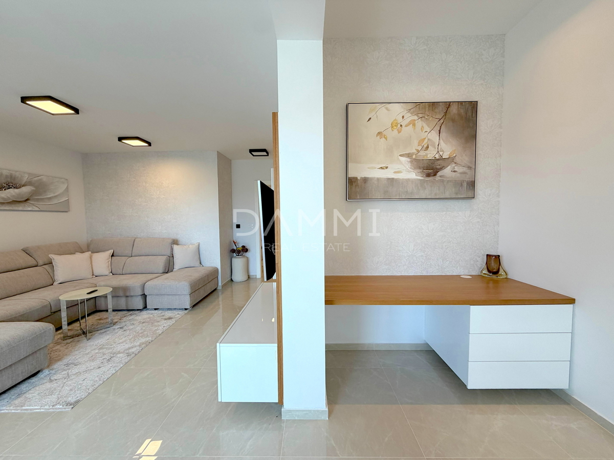 ISTRA, POREČ - POPOLNOMA UREJENO DVOSOBNO STANOVANJE V BLIŽINI MORJA