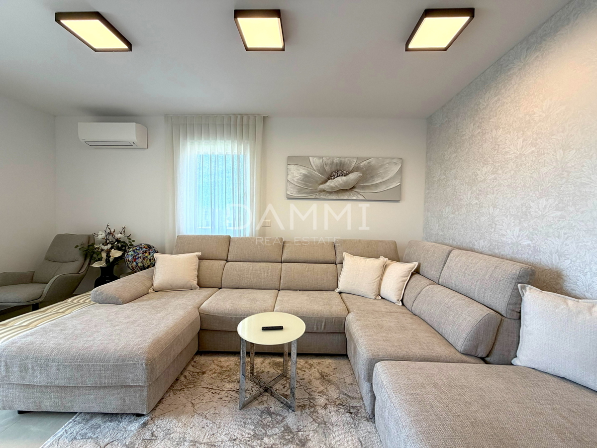 ISTRA, POREČ - POPOLNOMA UREJENO DVOSOBNO STANOVANJE V BLIŽINI MORJA