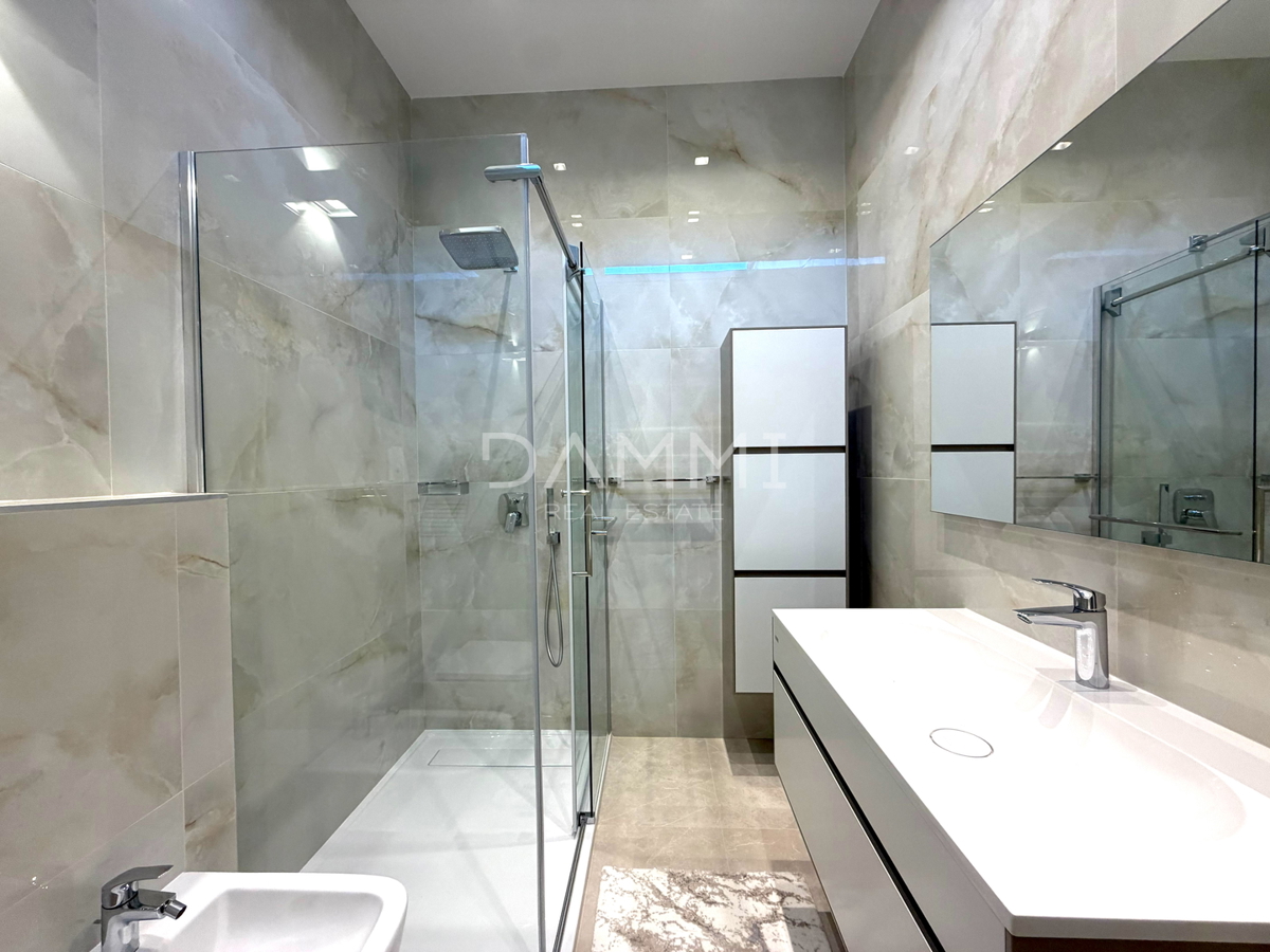 ISTRA, POREČ - POPOLNOMA UREJENO DVOSOBNO STANOVANJE V BLIŽINI MORJA