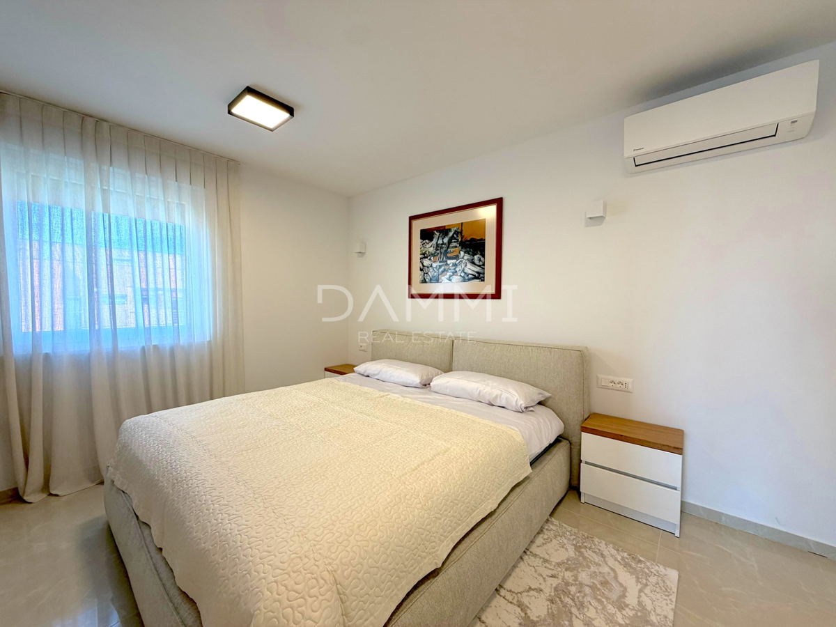 ISTRA, POREČ - POPOLNOMA UREJENO DVOSOBNO STANOVANJE V BLIŽINI MORJA