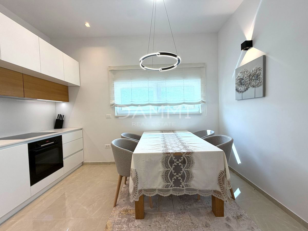 ISTRA, POREČ - POPOLNOMA UREJENO DVOSOBNO STANOVANJE V BLIŽINI MORJA