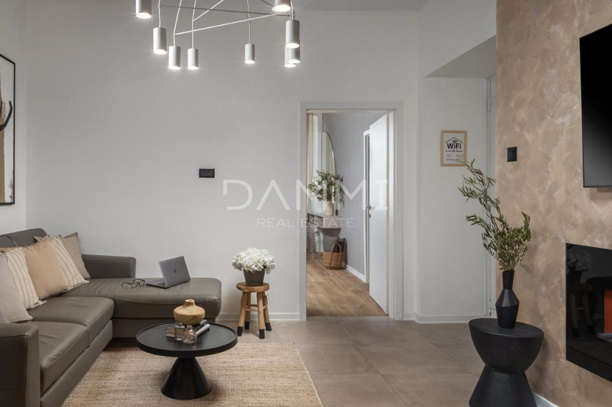 ISTRA, PULA - Dizajnerski stan v centru 2SS+DB