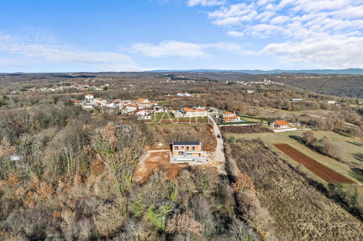 ISTRA, TINJAN - Hiša z bazenom na osamljeni lokaciji in čudovitim razgledom