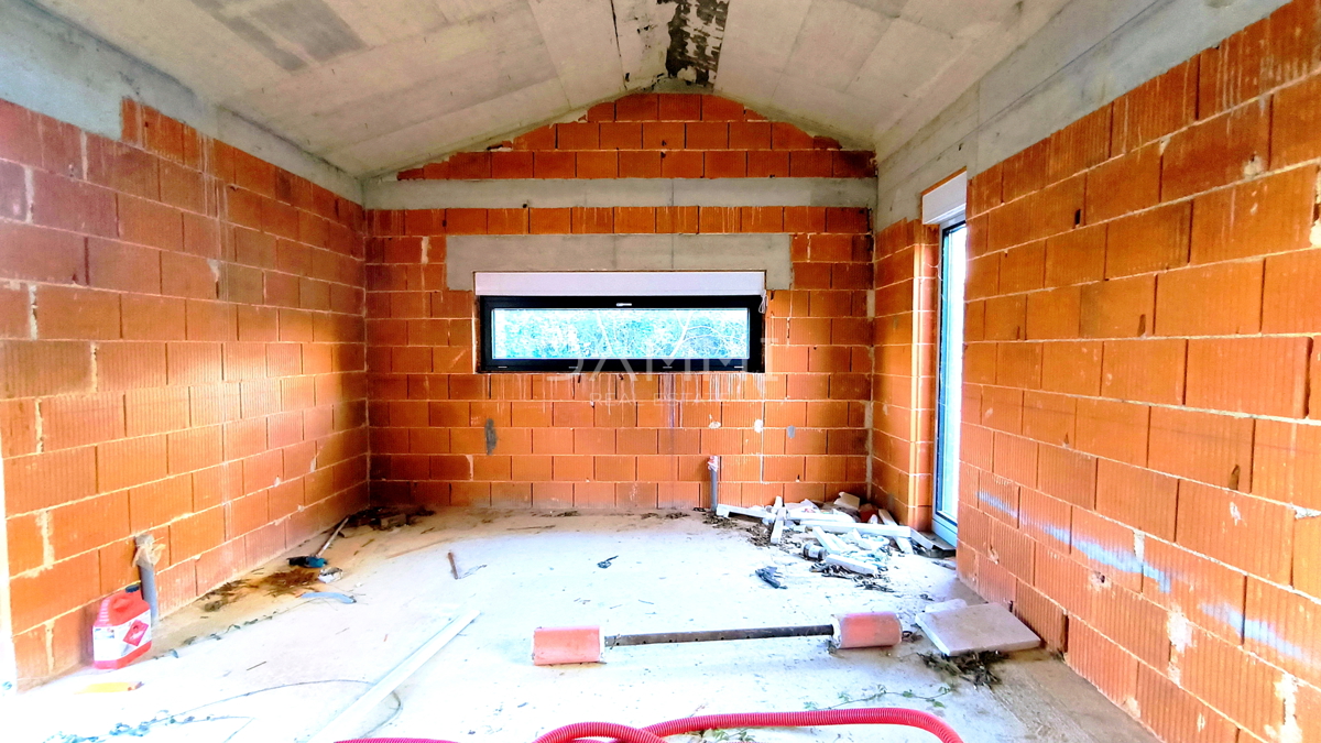 Istra, Ližnjan - hiša z bazenom v roh-bau fazi