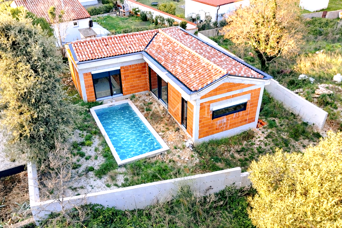 Istra, Ližnjan - hiša z bazenom v roh-bau fazi