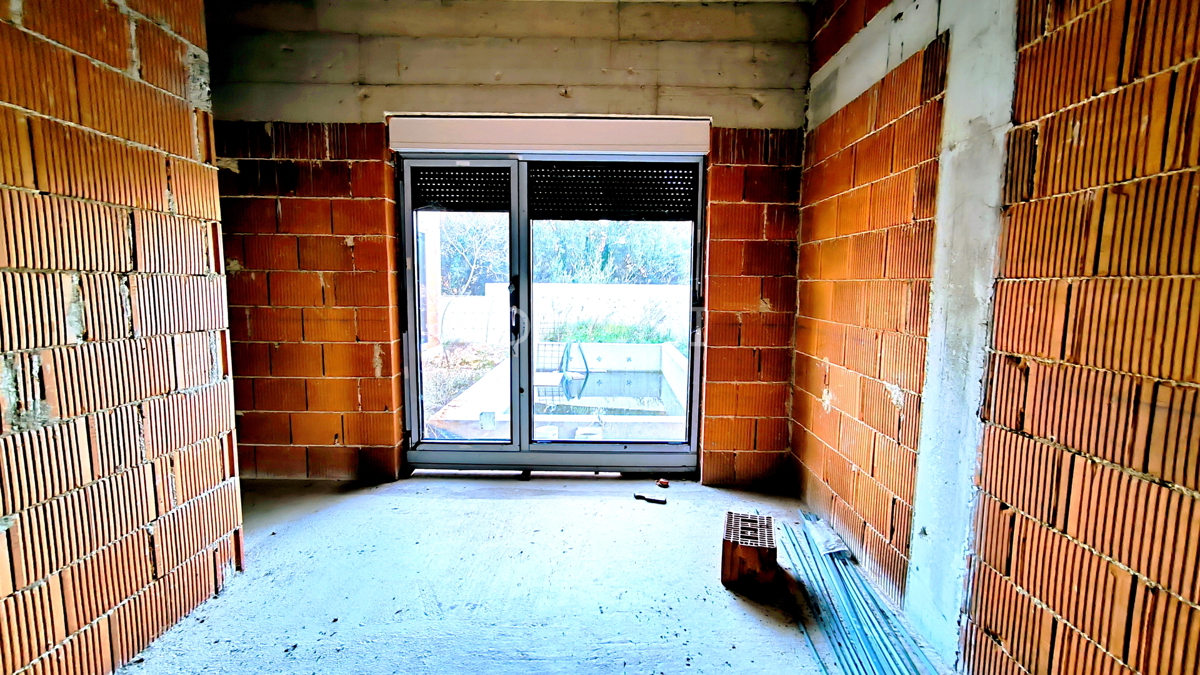 Istra, Ližnjan - hiša z bazenom v roh-bau fazi