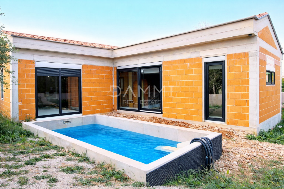 Istra, Ližnjan - hiša z bazenom v roh-bau fazi