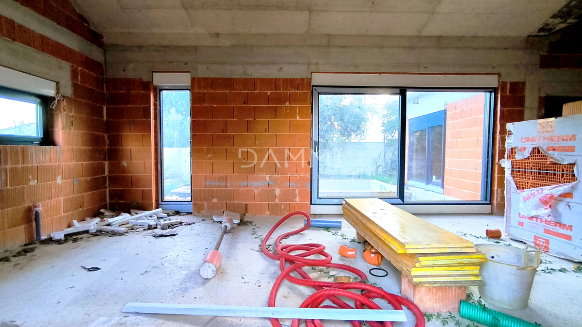 Istra, Ližnjan - hiša z bazenom v roh-bau fazi