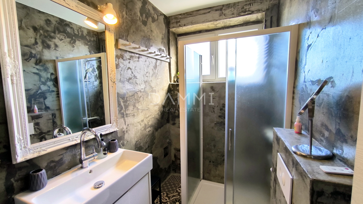 Pula, širše središče, trisobno stanovanje z garažo