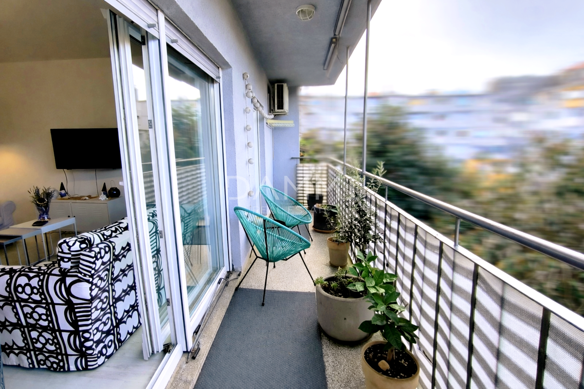 Pula, širše središče, trisobno stanovanje z garažo