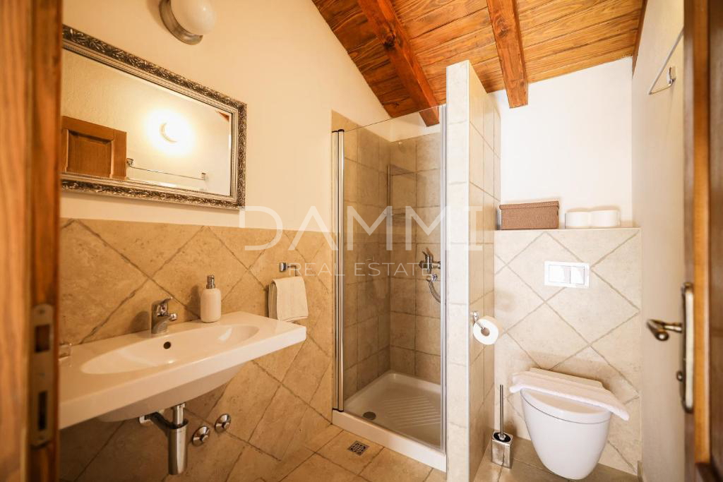 SJEVERNA DALMACIJA, TRIBANJ - Edinstvena kamnita vila s panoramskim pogledom na morje