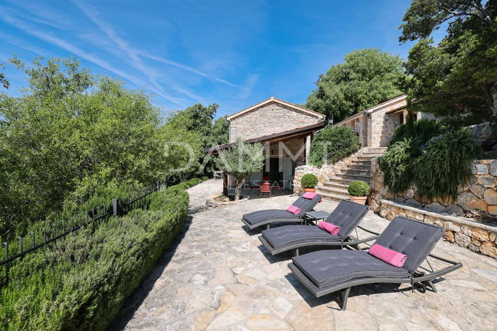 SJEVERNA DALMACIJA, TRIBANJ - Edinstvena kamnita vila s panoramskim pogledom na morje