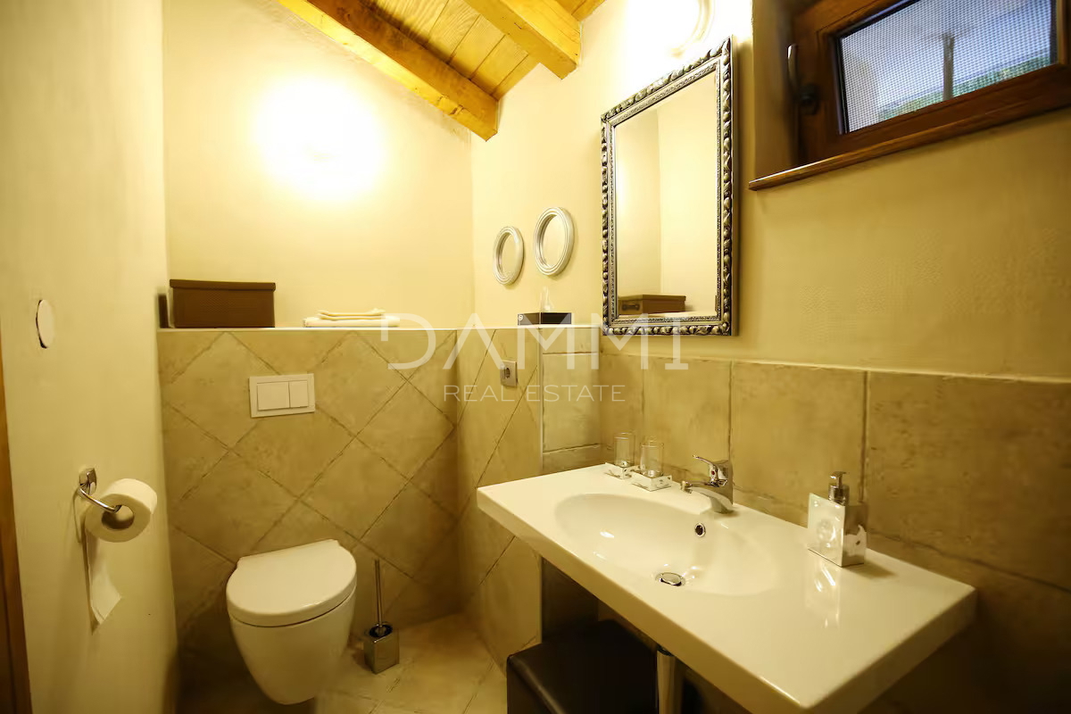 SJEVERNA DALMACIJA, TRIBANJ - Edinstvena kamnita vila s panoramskim pogledom na morje