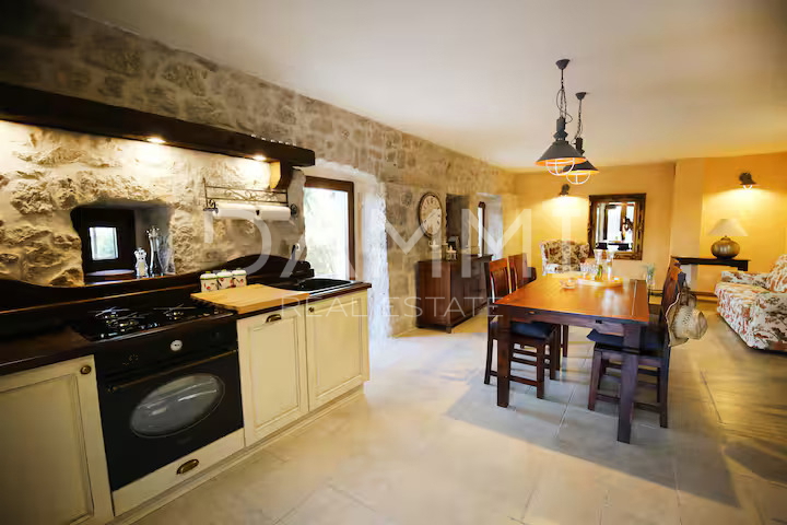 SJEVERNA DALMACIJA, TRIBANJ - Edinstvena kamnita vila s panoramskim pogledom na morje