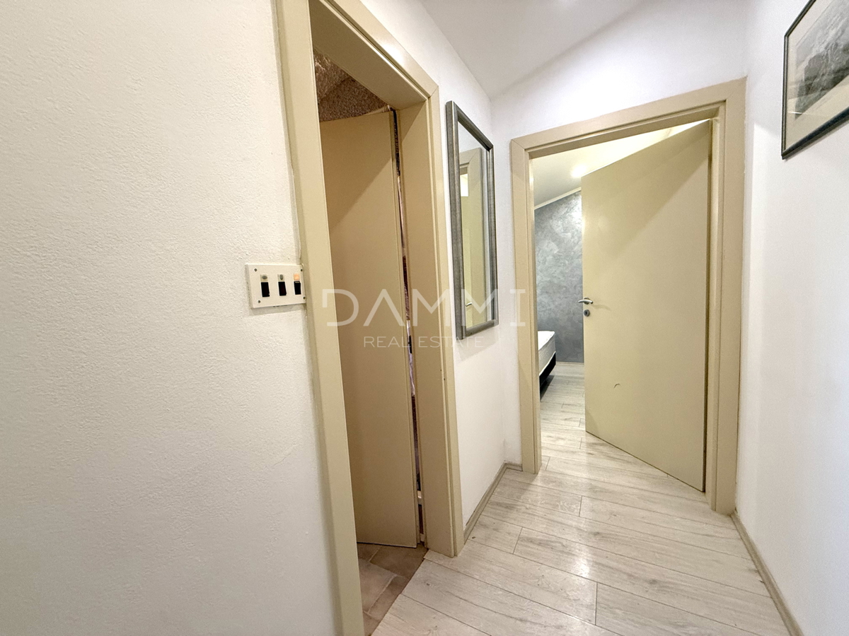 ISTRA, ROVINJ - Stan na 2. nadstropju s jednom spavaćom sobom i parkingom