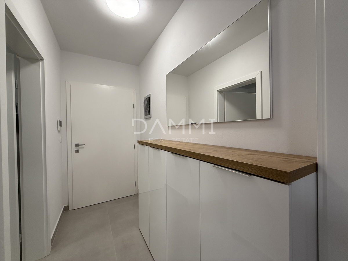 ISTRA, ROVINJ - Apartma v pritličju, enosobni z vrtom in parkiriščem