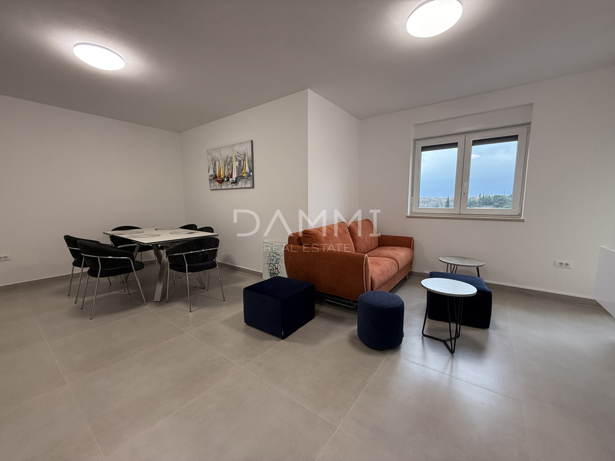 ISTRA, ROVINJ - Apartma v pritličju, enosobni z vrtom in parkiriščem
