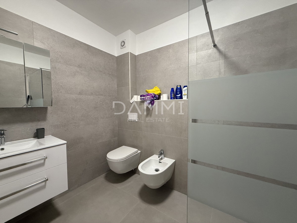 ISTRA, ROVINJ - Apartma v pritličju, enosobni z vrtom in parkiriščem
