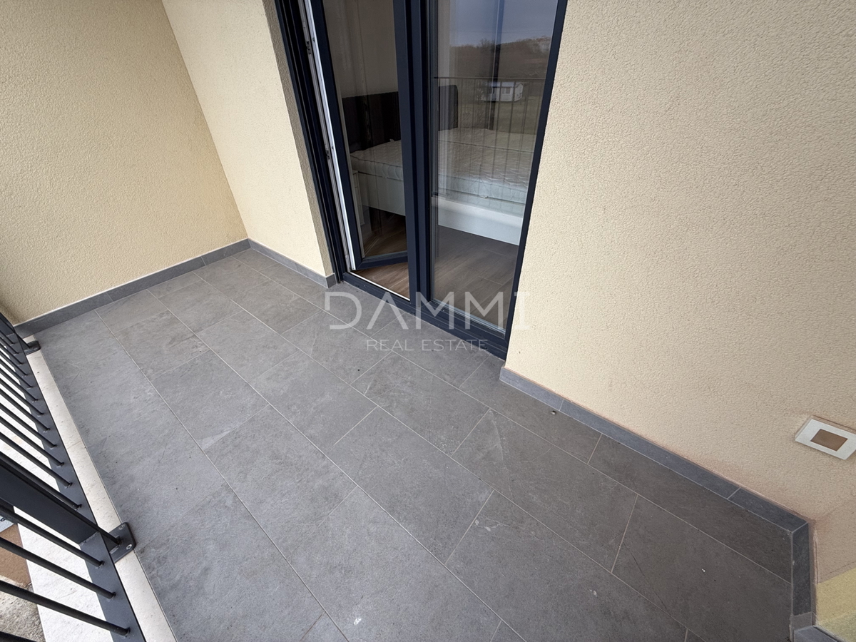 ISTRA, ROVINJ - Apartma v pritličju, enosobni z vrtom in parkiriščem