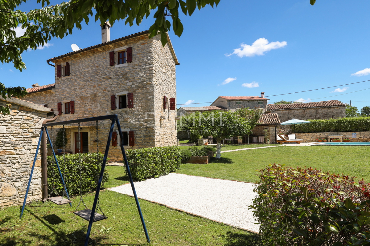 ISTRA, KANFANAR - Tradicionalna istrska hiša s bazenom