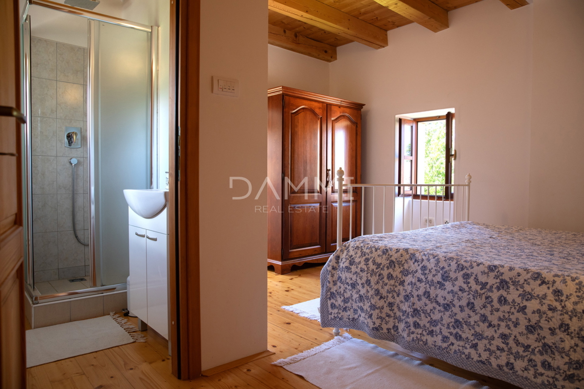 ISTRA, KANFANAR - Tradicionalna istrska hiša s bazenom